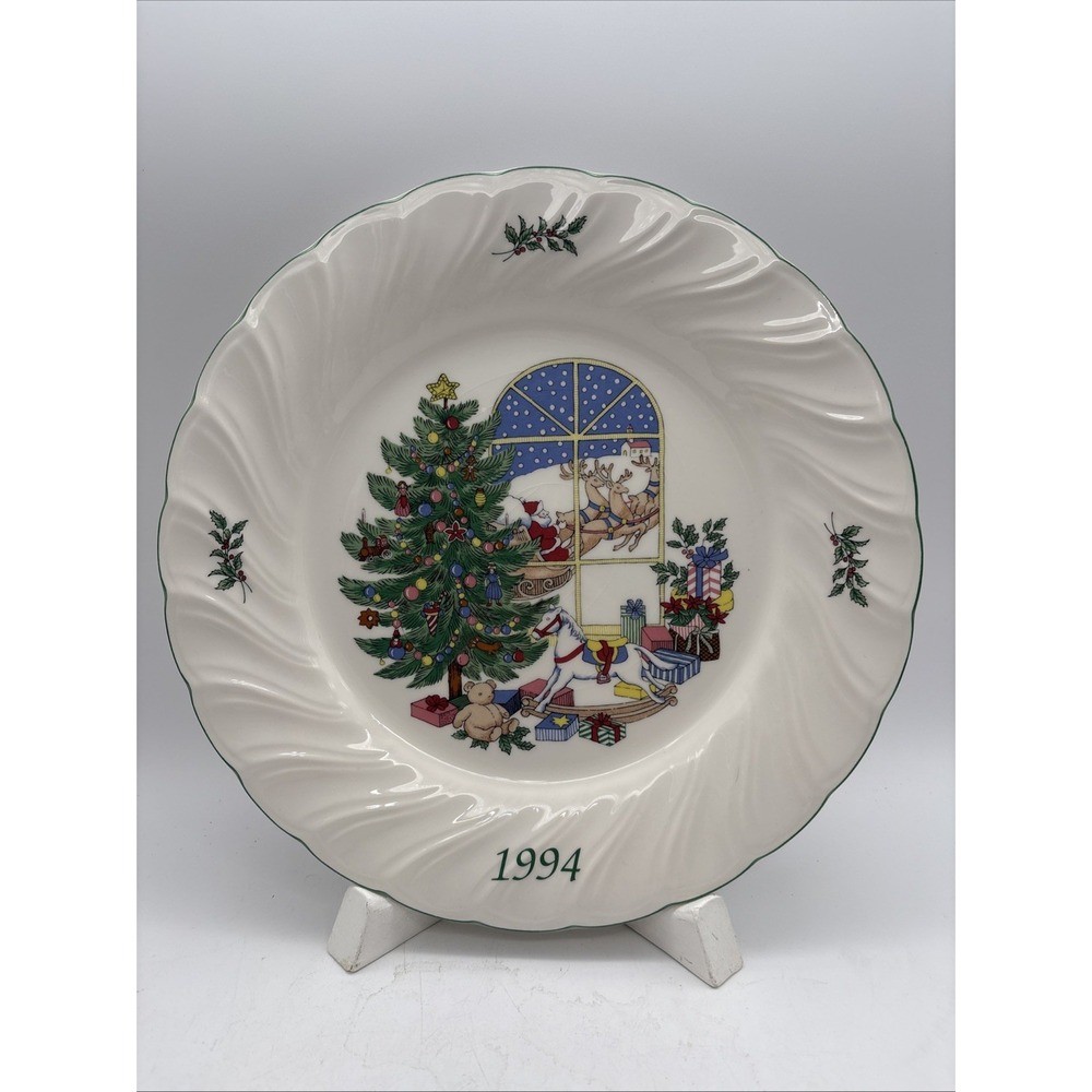 Nikko Happy Holidays Holiday Spirit Santa Claus 1994 Collector Plate Japan 8.25"